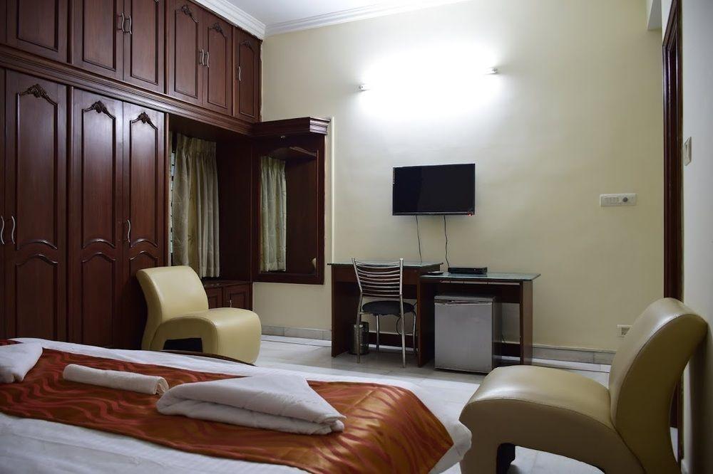 Alpine Glow Residency Crest Hotel Hyderabad Exterior foto