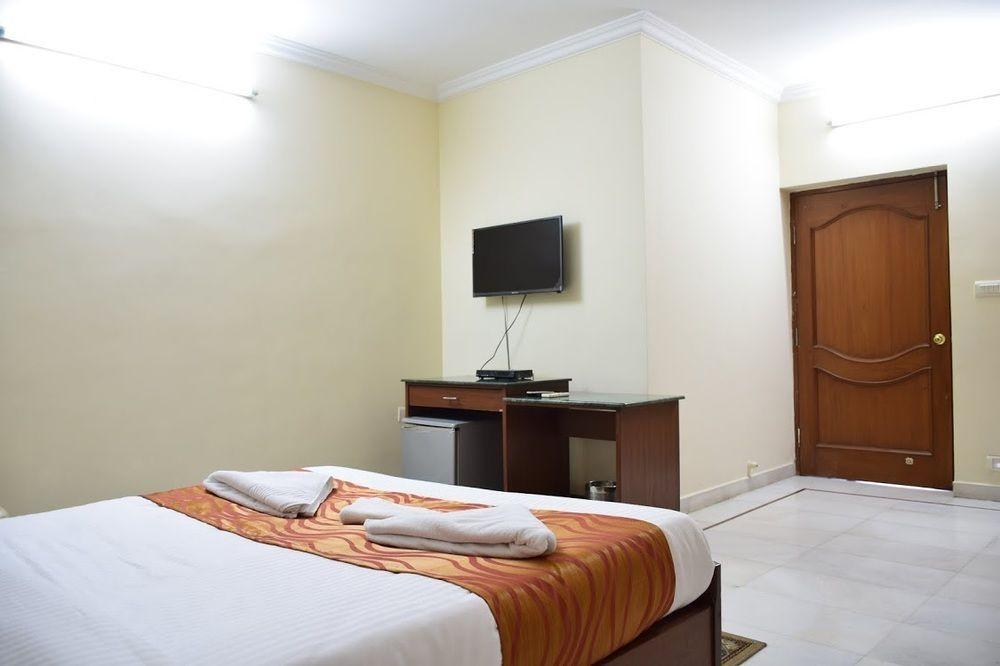 Alpine Glow Residency Crest Hotel Hyderabad Exterior foto