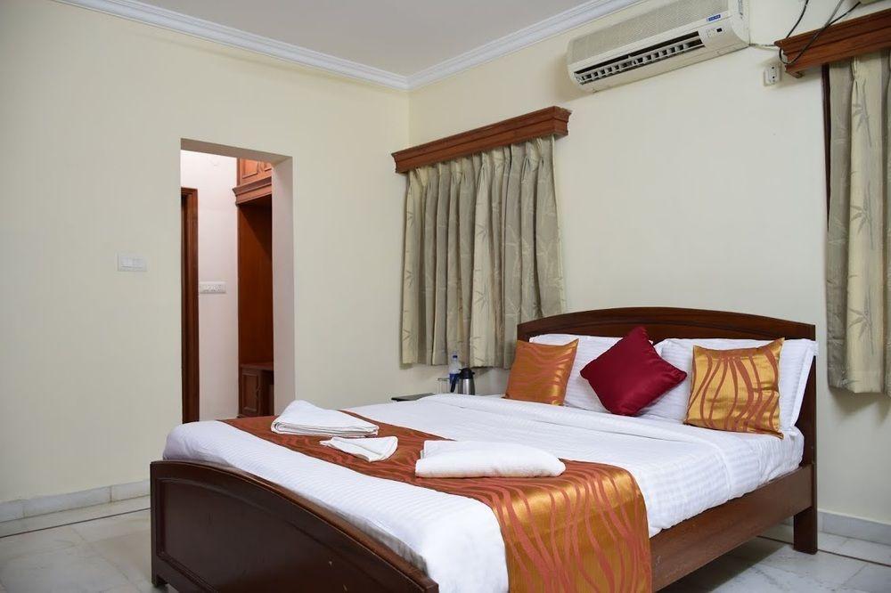 Alpine Glow Residency Crest Hotel Hyderabad Exterior foto
