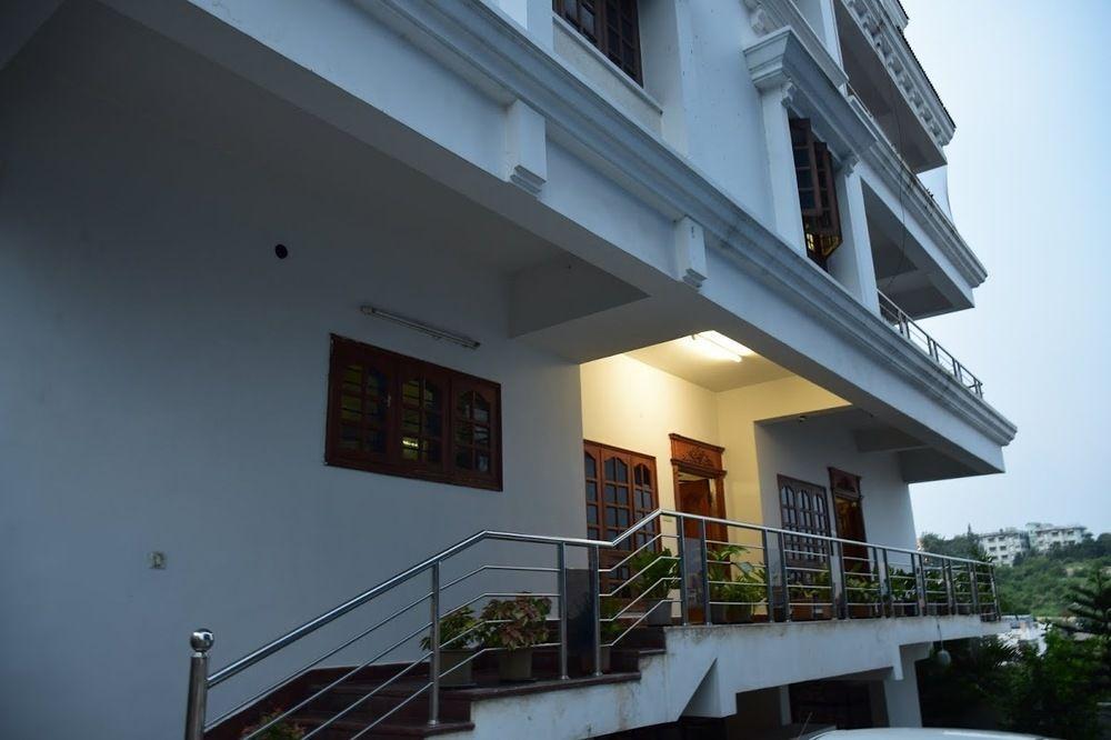 Alpine Glow Residency Crest Hotel Hyderabad Exterior foto